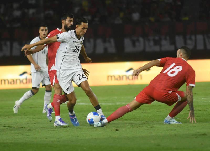 Pemain-Timnas-Indonesia-dihadang-Lebanon.jpg