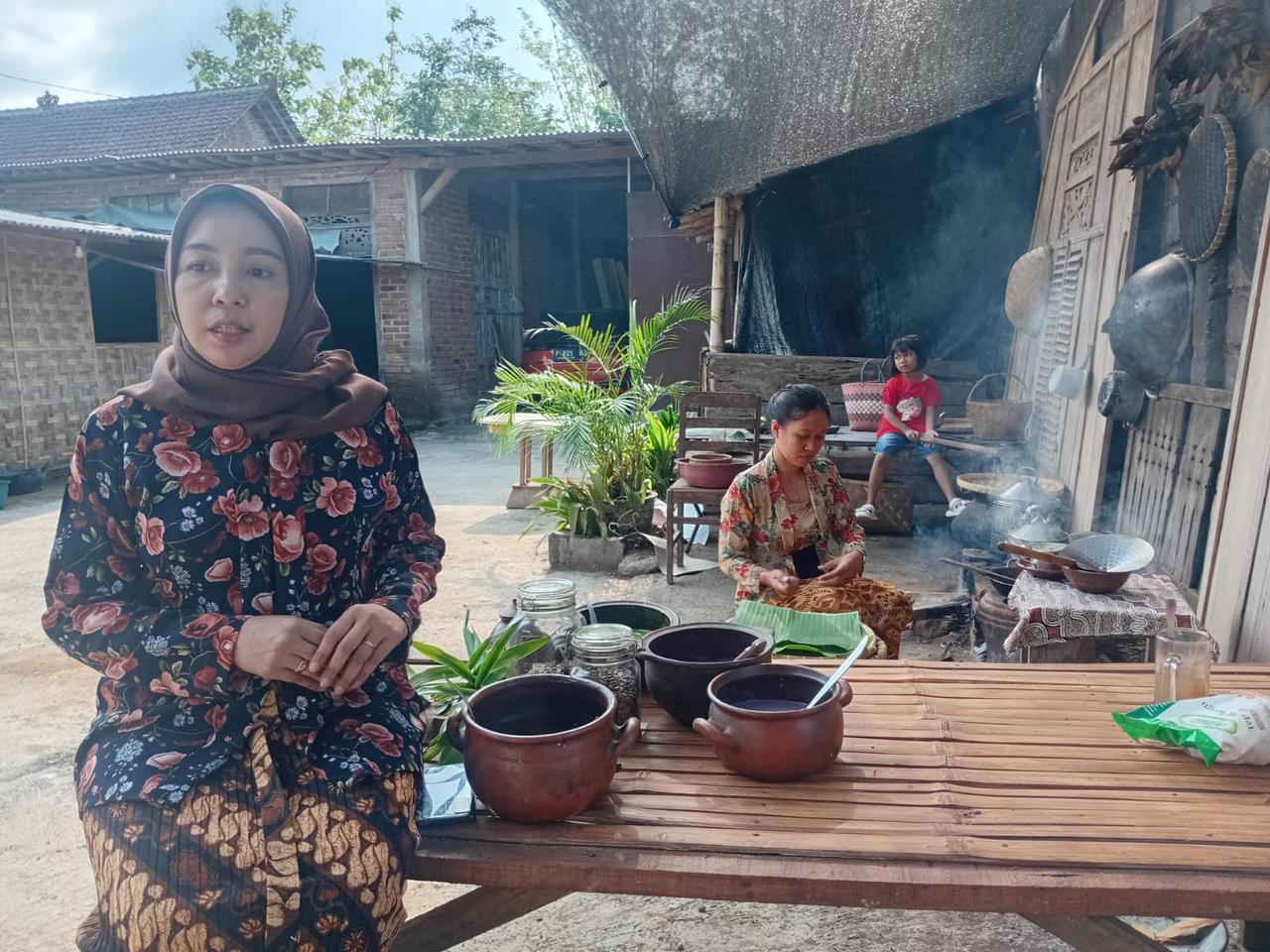 Pemilik-Warung-Joglo-Curahdami-Bondowoso.jpg