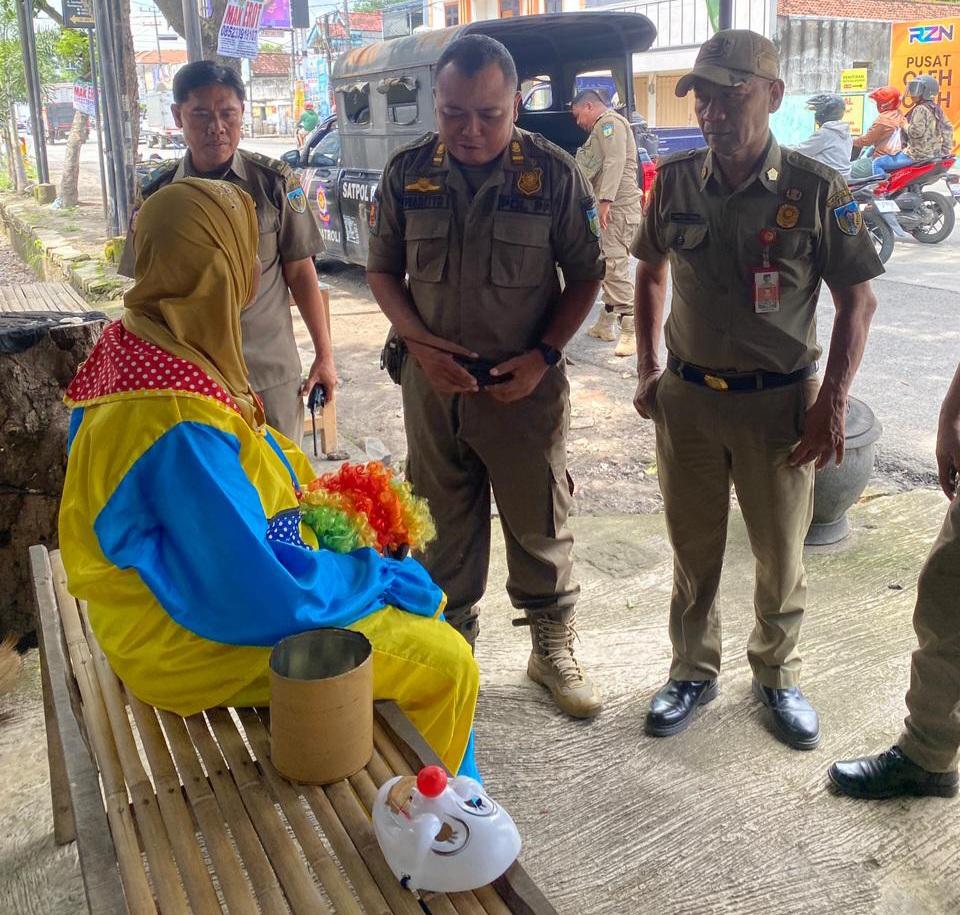 Penertiban-badut-di-wilayah-Kabupaten-kediri.jpg