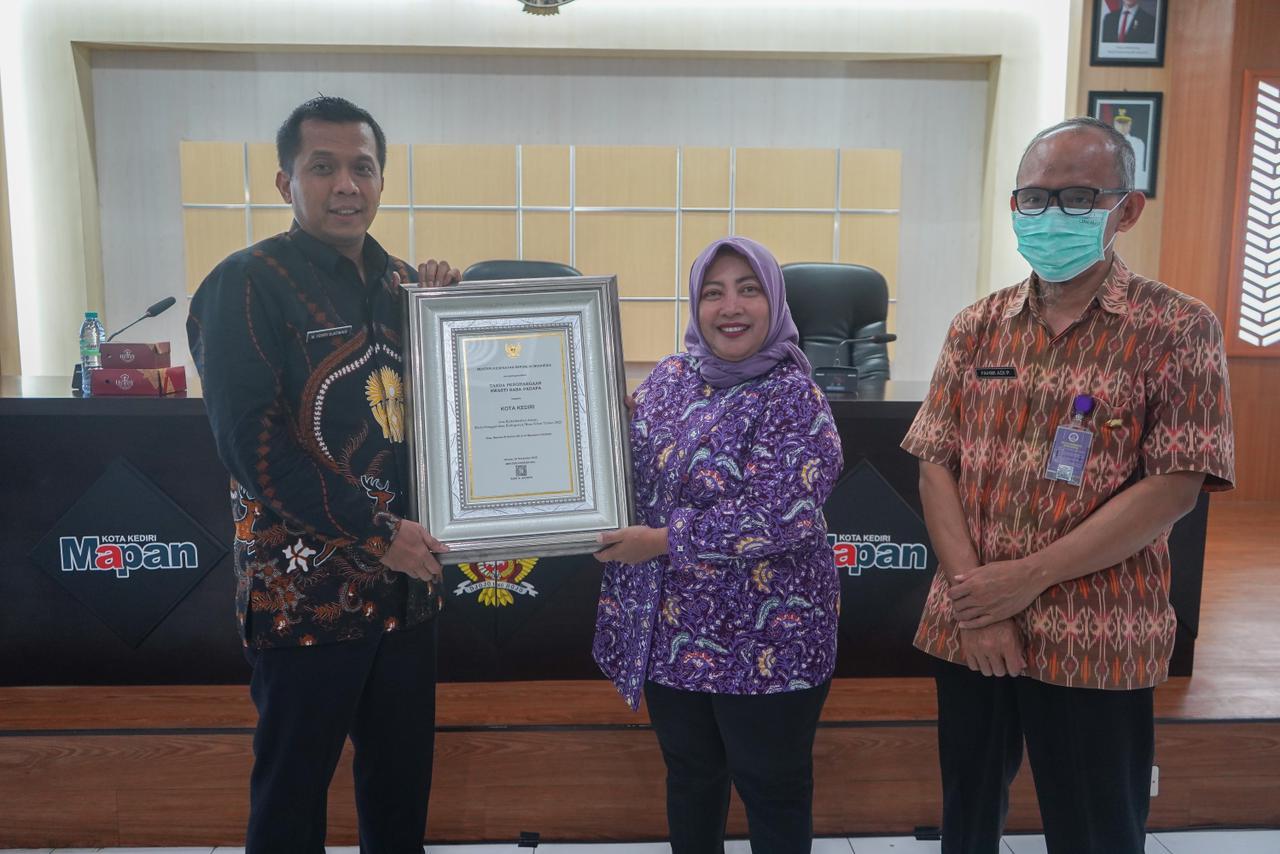 Penghargaan-swasti-saba-padapa-2025-Kota-kediri.jpg