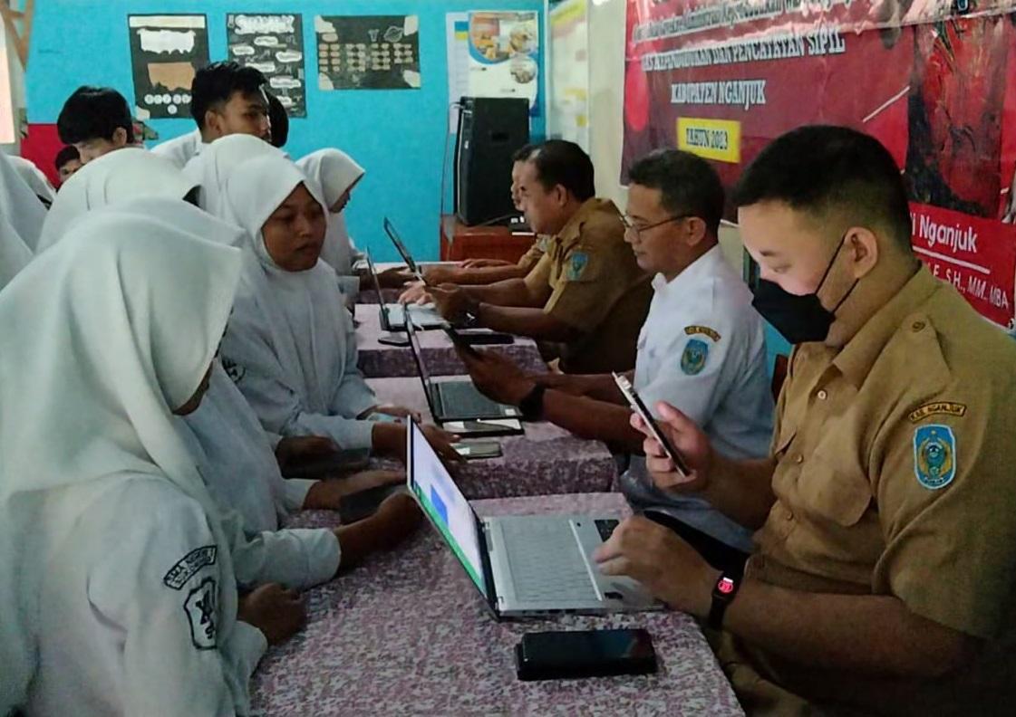 Anak Masuk Sekolah Wajib Miliki Adminduk, Disdukcapil Nganjuk Intensifkan Sosialisasi