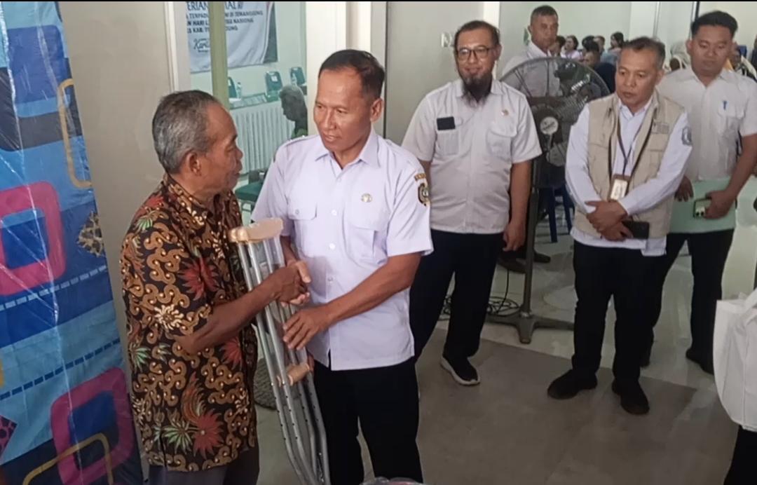 Plt-Bupati-Tulungagung-Ahmad-Baharudin-serahkan-bantuan-dari-Kemensos-RI-Rabu-362026.jpg