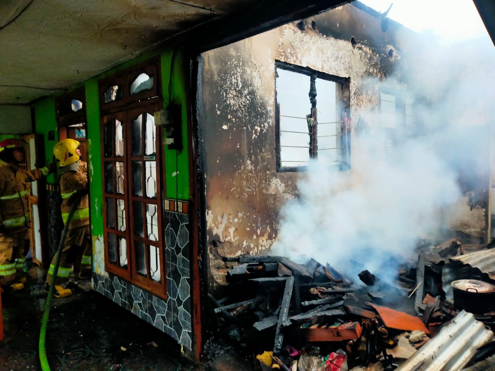 Rumah-terbakar-di-bogem-Gurah-kediri.jpg