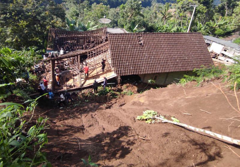 Korban Tanah Longsor di Gandusari Blitar Sempat Bikin Story Sebelum Tertimbun Material