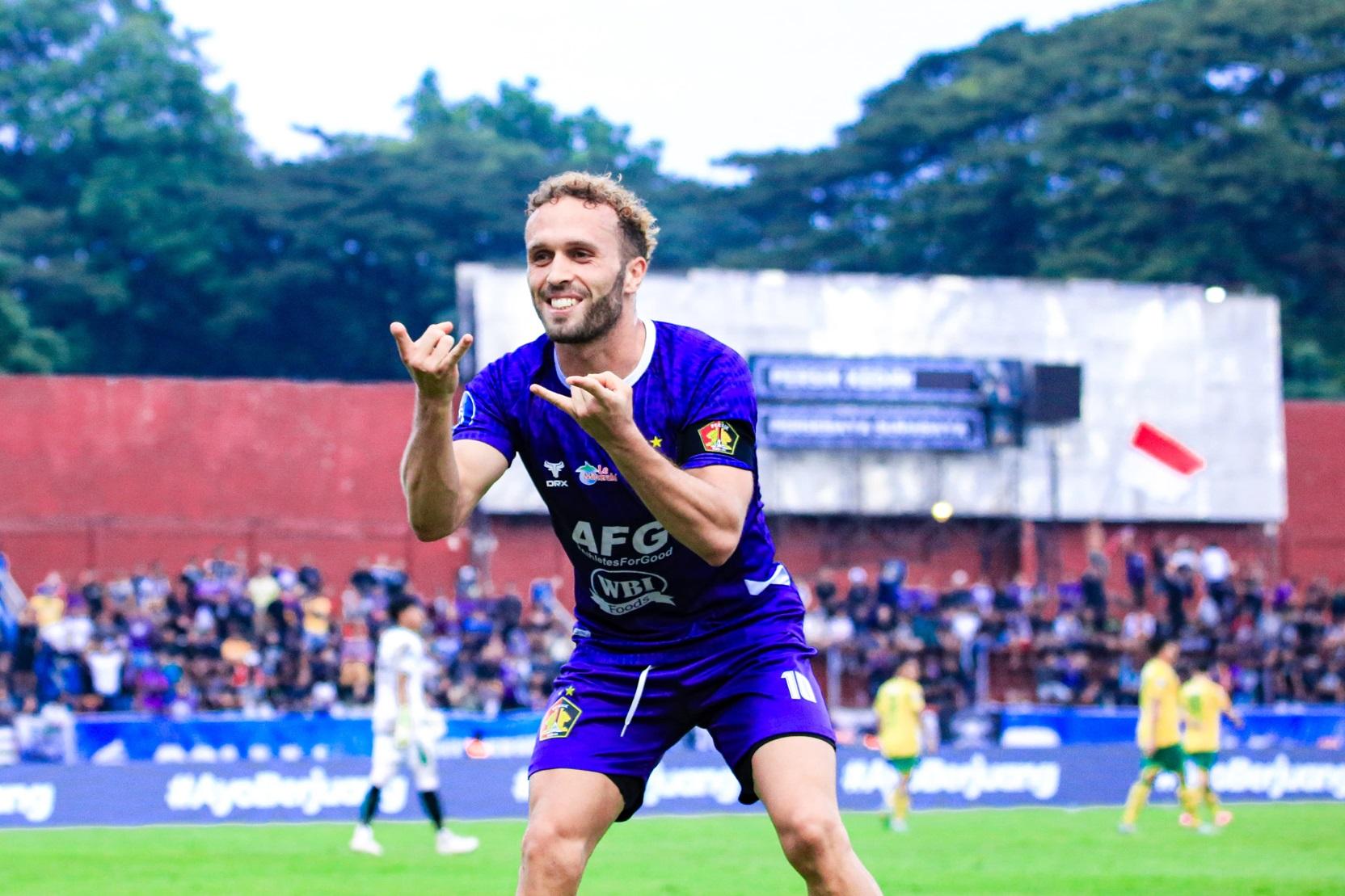 Selebrasi-Ze-Valente-Pemain-Persik-dalma-dalam-laga-pekan-ke-31-Persik-vs-Persebaya.jpg