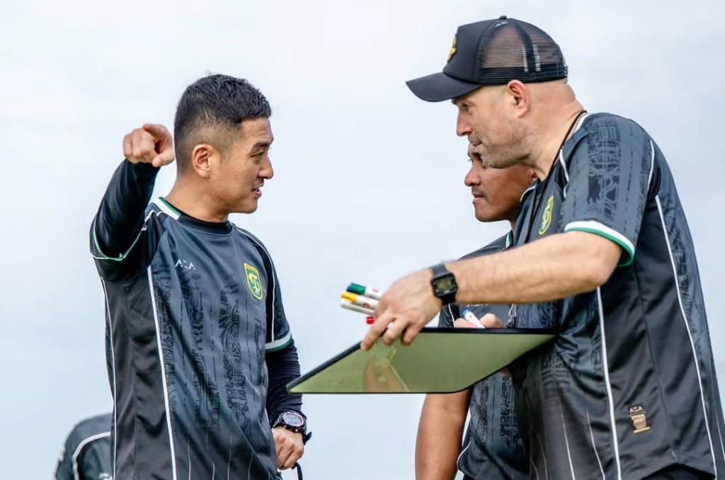 Sesi-latihan-Persebaya-bareng-Bernardo-Tavares.jpg