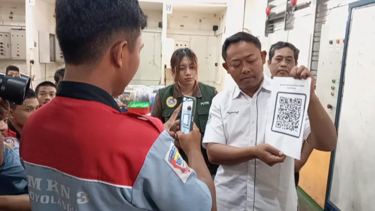 Siswa-SMKN-3-Boyolangu-isi-survei-usai-dugaan-keracunan-MBG.jpg