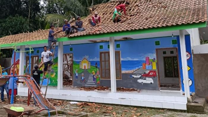 Desa Harap Bantuan Biaya Perbaikan Ruang Kelas TK Al Hidayah 2 Karangrejo Blitar yang Tertimpa Pohon