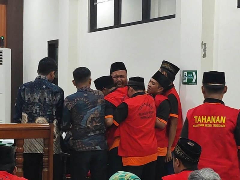 Terdakwa-perusakan-Polsek-watulimo-Trenggalek-sidang.jpg