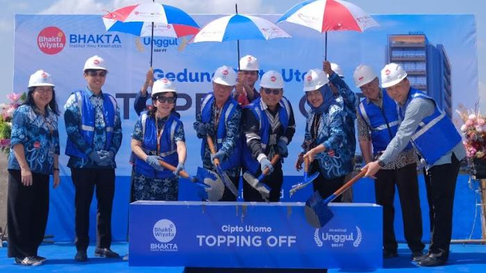 Double Prestasi, IIK Bhakta Kediri Topping Off Gedung Baru dan Raih Akreditasi Unggul BAN-PT