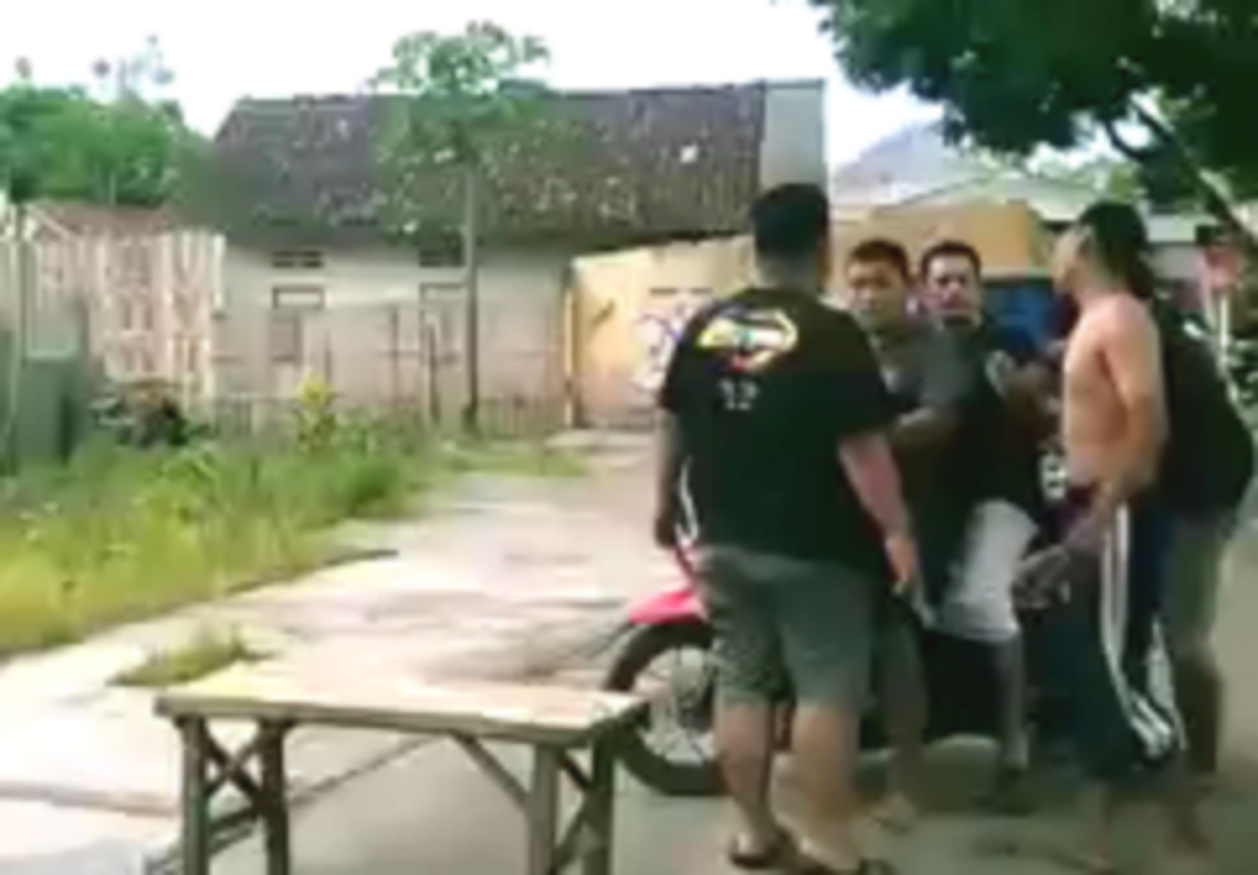 Mobil Mewah Vellfire Tabrak Lari Pelajar Berseragam Pramuka di Tulungagung, Sopir Nyaris Dimassa