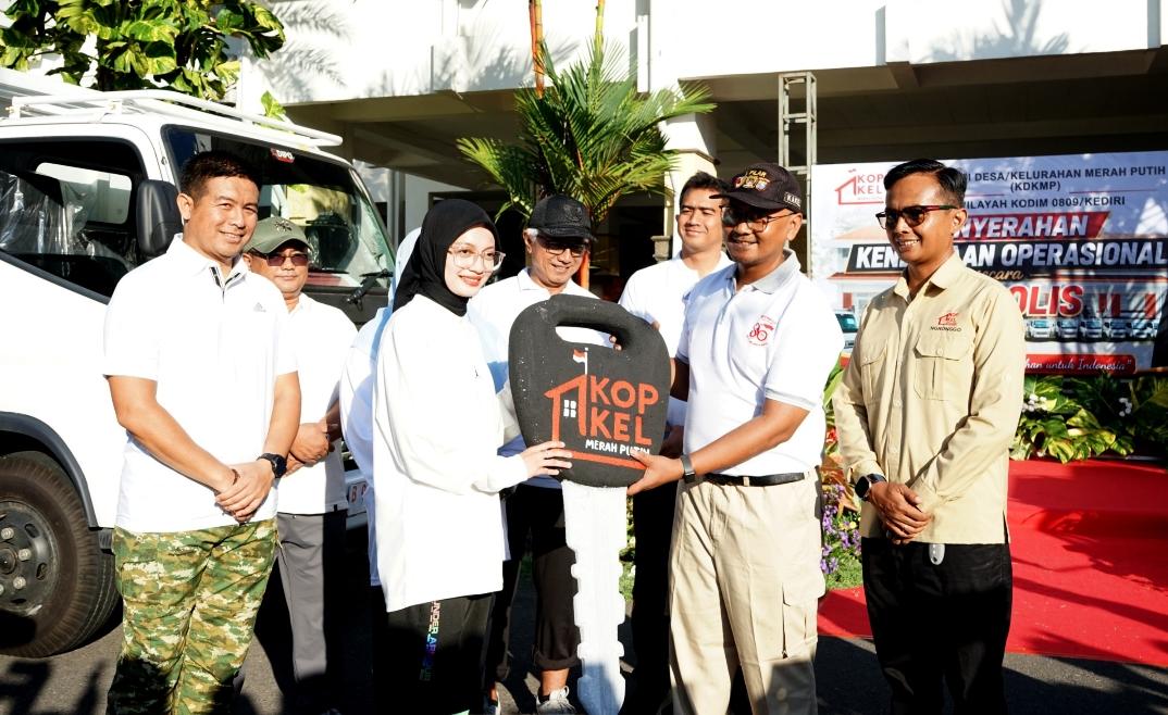 Wali-Kota-Kediri-Vinanda-Prameswati-dan-Dandim-0809-Kediri-Letkol-Inf-Dhavid-Nur-Hadiansyah.jpg