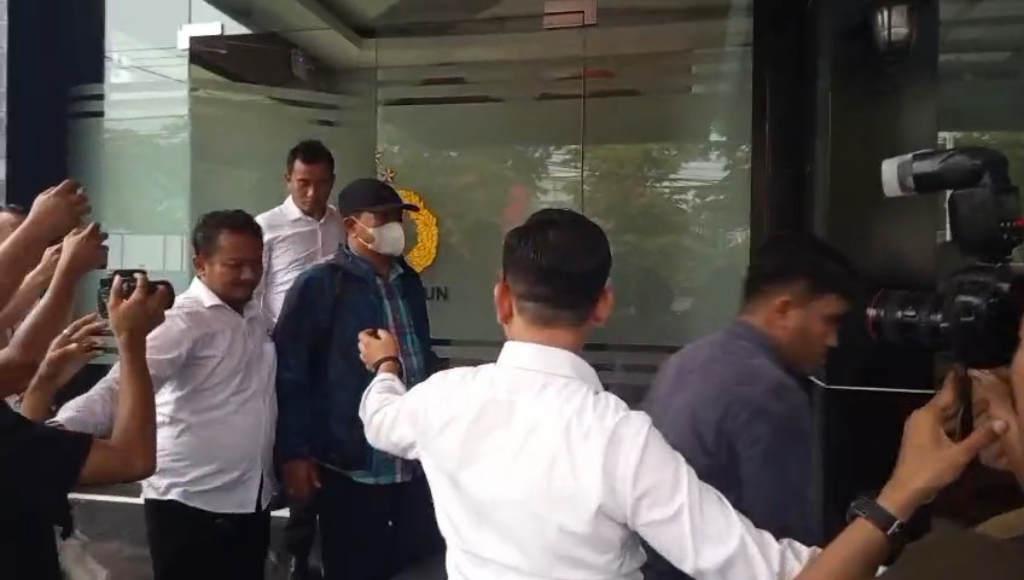 Wali-kota-Madiun-maidi-tinggalkan-polres-Madiun-sore-hari.jpg