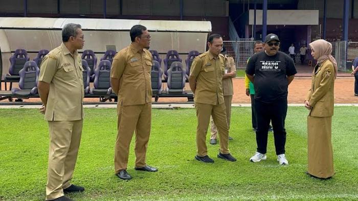 Wali-kota-vinanda-prameswati-tinjau-stadion-brawijaya-kediri.jpg