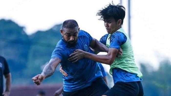 Liga 1: Arema FC Siap Bungkam Persebaya di GBT, Catatan Apik di Tandang Jadi Modal