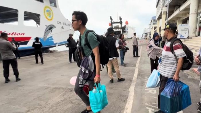 arus-balik-lebaran-2025-di-pelabuhan-tanjung-perak-surabaya.jpg