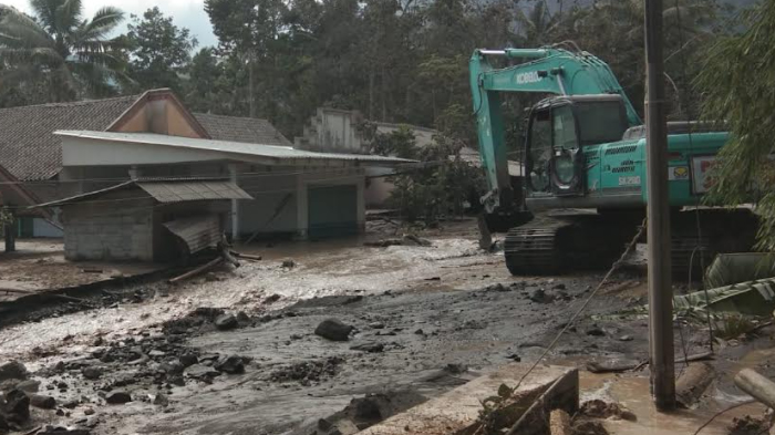 banjir-bandang-di-candipuro-lumajang.jpg