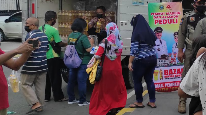 bazaar-minyak-goreng-murah-di-kota-madiun-sambil-vaksin.jpg