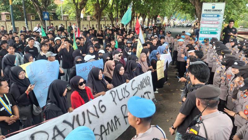 UPDATE Demo di Sumenep, Massa Aksi Cipayung Plus Tiba di Mapolres Sumenep