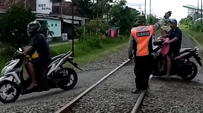 Dishub Tulungagung Sebut Early Warning System Tak Cukup Untuk Cegah Kecelakaan di Perlintasan KA