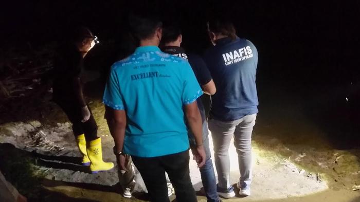 Jasad Bayi Laki-laki Dengan Ari-ari Ditemukan di Aliran Sungai Brantas Pinggirsari Tulungagung