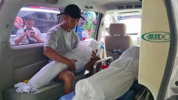 Jenazah 7 Korban Kecelakaan di Duduksampeyan Gresik Diangkut 6 Ambulans Menuju Rumah Duka di Tuban