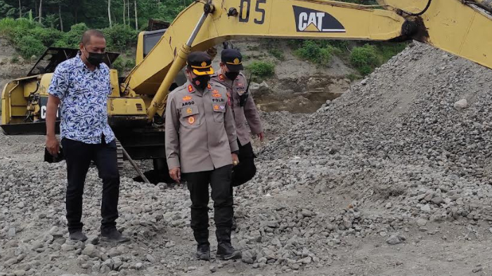 kapolres-blitar-kota-sidang-tambang-pasir-ilegal.jpg