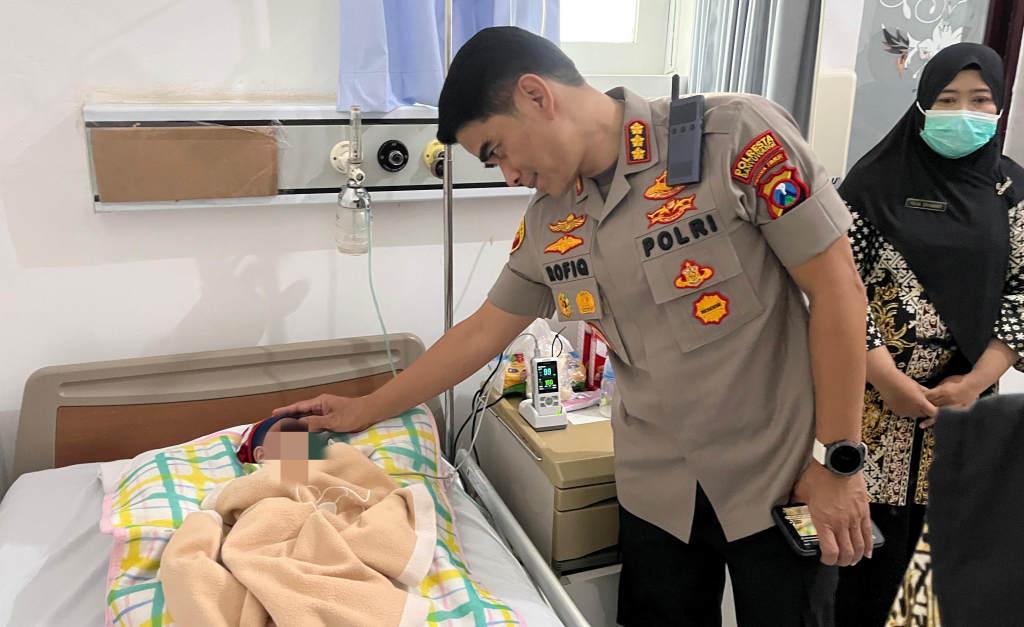 kapolresta-banyuwangi-tilik-bayi-dibuang.jpg