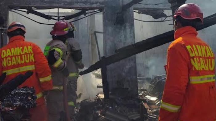 kebakaran-ruko-di-pasar-mungkung-nganjuk.jpg