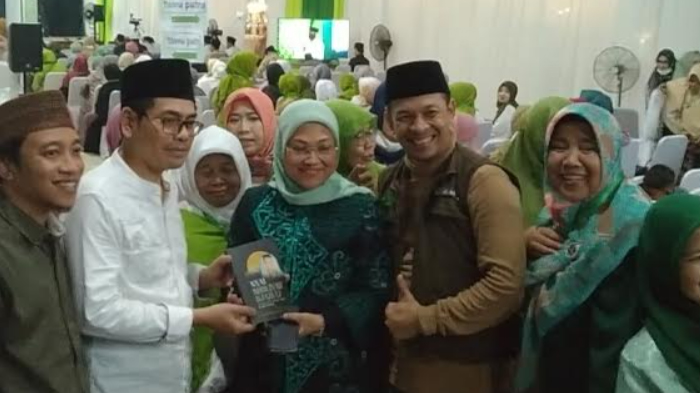 Menakertrans Ida Fauziah Ungkap Peran Penting Bu Nyai di Pondok Pesantren