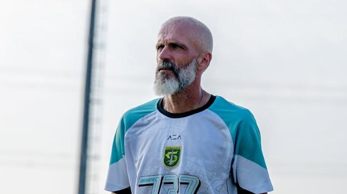 pelatih-eduardo-perez-moran-yakin-persebaya-akan-bersinar.jpg
