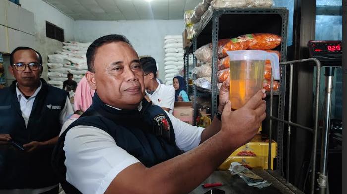 Polres Trenggalek Sidak Minyak Goreng Subsidi, Pastikan Volume Sesuai Takaran