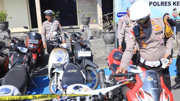 penyitaan-motor-selama-operasi-patuh-semeru-2025-di-kota-kediri.jpg