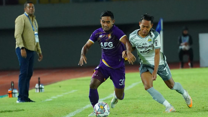 persik-kediri-kalah-0-3-dari-persib-bandung.jpg