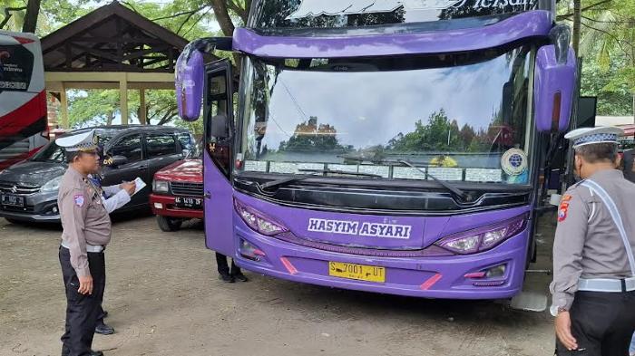 Libur Panjang Isra Miraj dan Imlek, Satlantas Polres Trenggalek Ramp Check Bus di Destinasi Wisata