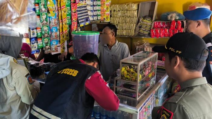 razia-rokok-ilegal-di-warung-warung-di-kabupaten-blitar.jpg