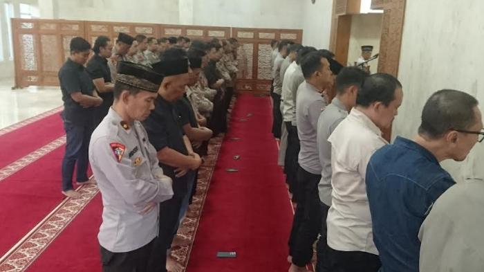Polres Tulungagung Gelar Salat Gaib Untuk 3 Polisi yang Gugur Ditembak di Way Kanan Lampung