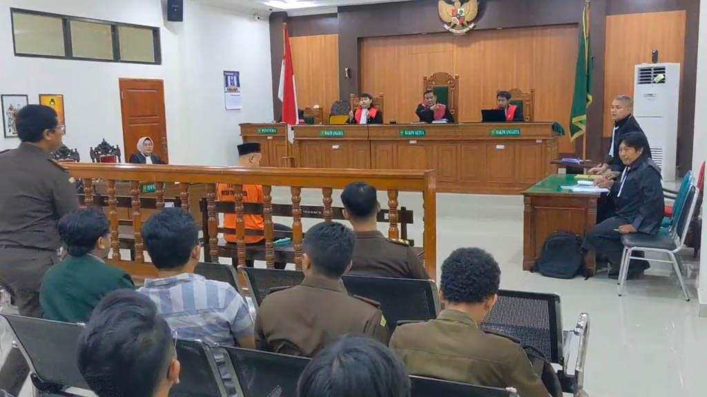 sidang-penganiayaan-guru-SMPN-1-Trenggalek-agenda-pemeriksaan-saksi.jpg