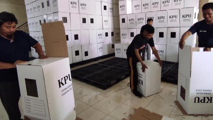 sortir-kotak-suara-pilkada-kota-blitar-2024.jpg