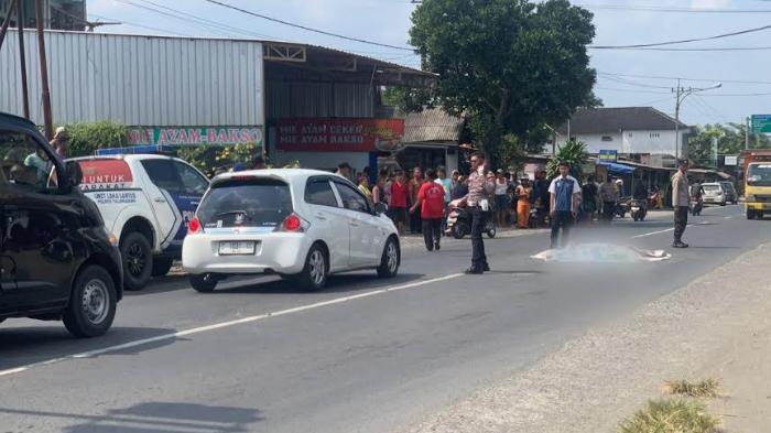 Polisi Periksa Sopir Truk yang Kabur Setelah Menabrak Perempuan Pemotor di Srikaton Tulungagung