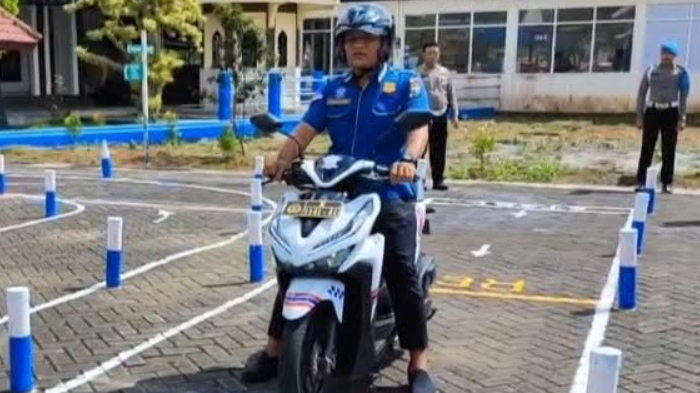 ujian-praktek-sim-C-di-Polres-trenggalek.jpg
