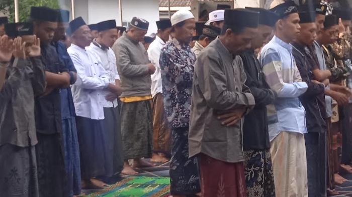 warga-jelbuk-jember-salat-ied-lebih-awal.jpg