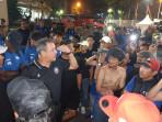 Aremania-dan-official-tim-Arema-FC-saat.jpg