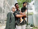 Arya-Saloka-menunjukkan-aksi-manis-terhadap-Putri-Anne-dan-anak-mereka.jpg