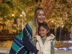 Ayu-Ting-Ting-dan-Bilqis-saat-liburan-di-Los-Angeles-Amerika.jpg