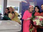 Ayu-Ting-Ting-memberikan-hadiah-mentereng-untuk-adiknya-Asyifa-yang-baru-lulus-kuliah.jpg