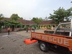 BPBD-Nganjuk-Dirikan-tenda-di-sekolah-rusak.jpg