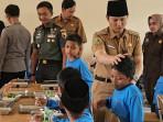 Bupati-Trenggalek-Mochamad-Nur-Arifin-meninjau-Makan-Bergizi-Gratis-MBG.jpg