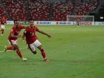 Ekspresi-bek-Timnas-Indonesia-Pratama-Arhan-kanan-dengan-Irfan-Jaya-kiri.jpg