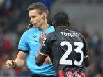 Fikayo-Tomori-terima-kartu-merah-wasit.jpg